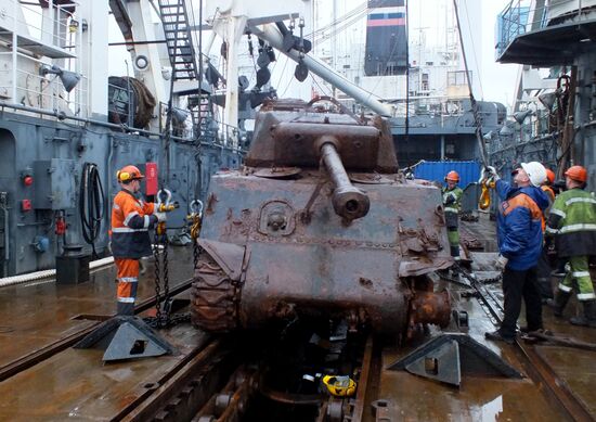 US Sherman tank raised from bottom of Barents Sea