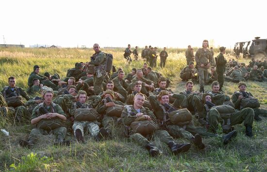 Airborne troops hold drill in Ulyanovsk