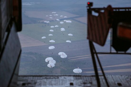 Airborne troops hold drill in Ulyanovsk