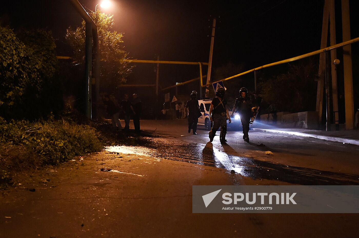Situation around police building seized in Yerevan
