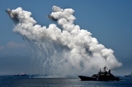 Final rehearsal of Navy Day celebrations in Vladivostok