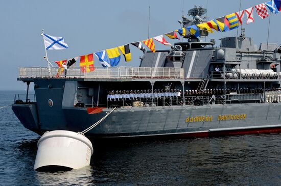 Final rehearsal of Navy Day celebrations in Vladivostok