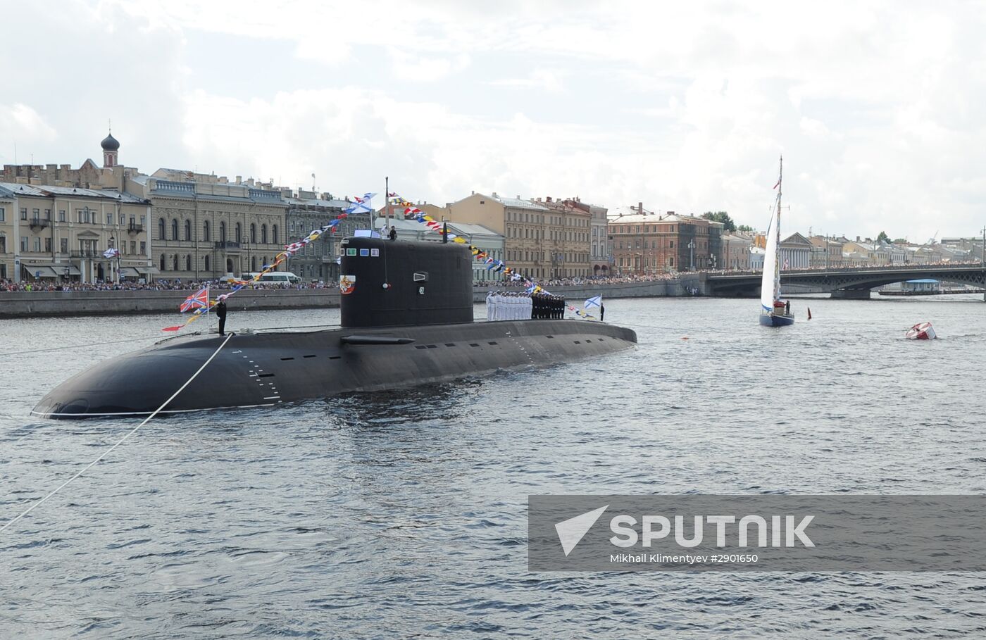 Vladimir Putin takes part in Russian Navy Day celebrations in St. Petersburg