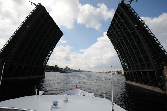 Vladimir Putin takes part in Russian Navy Day celebrations in St. Petersburg