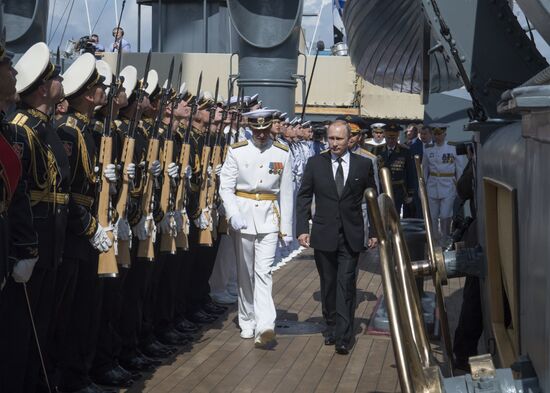 Vladimir Putin takes part in Russian Navy Day celebrations in St. Petersburg