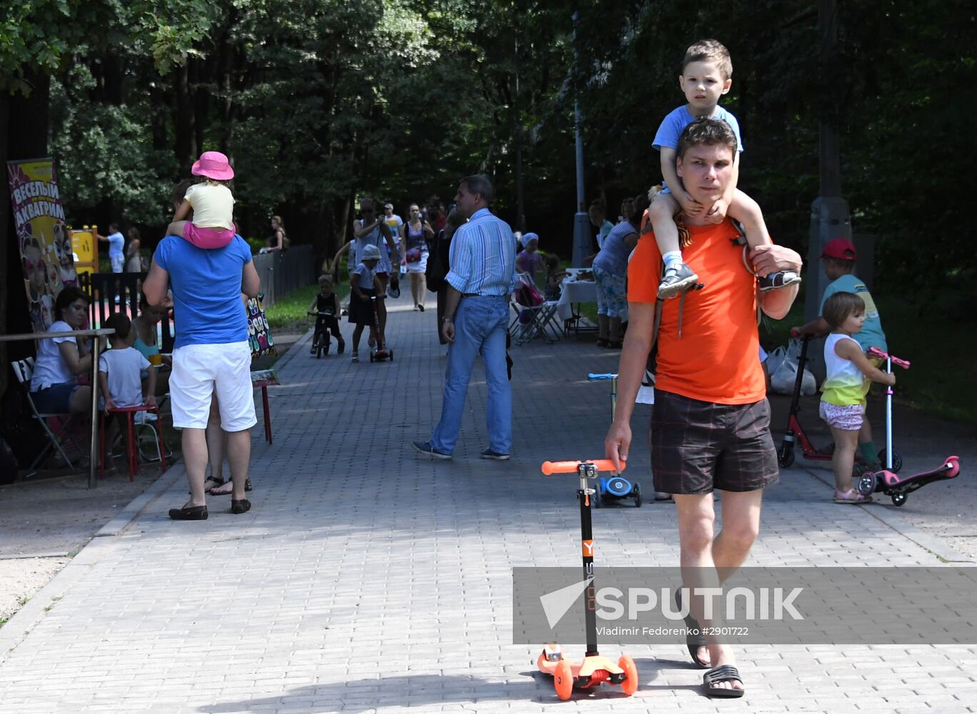 People relax at Moscow's Vorontsovsky Park