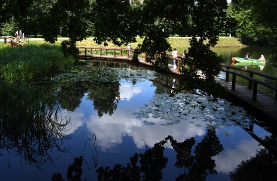 People relax at Moscow's Vorontsovsky Park
