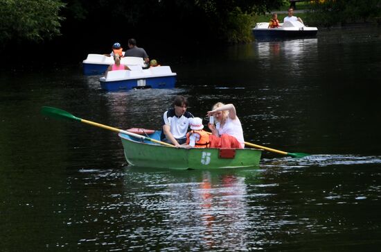 People relax at Moscow's Vorontsovsky Park