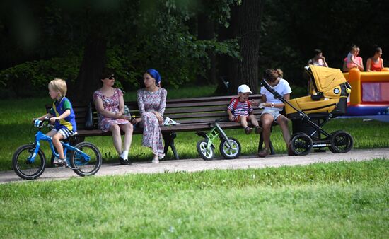 People relax at Moscow's Vorontsovsky Park