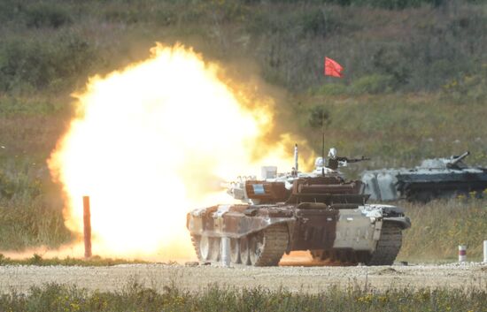 2016 Army Games. Tank Biathlon