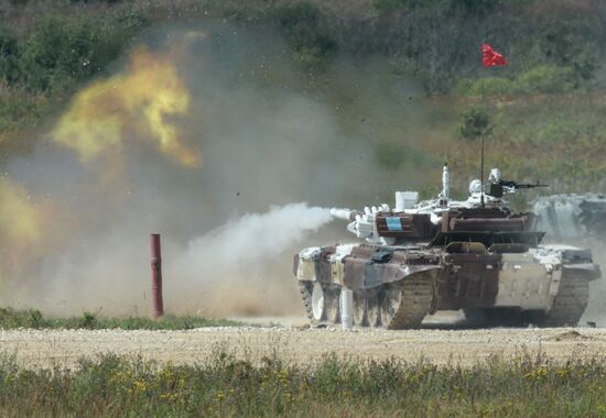 2016 Army Games. Tank Biathlon