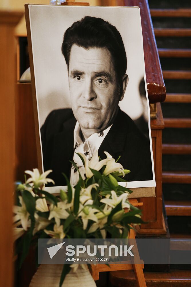 Paying last respects to Fazil Iskander