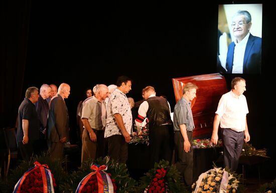 Fazil Iskander's funeral