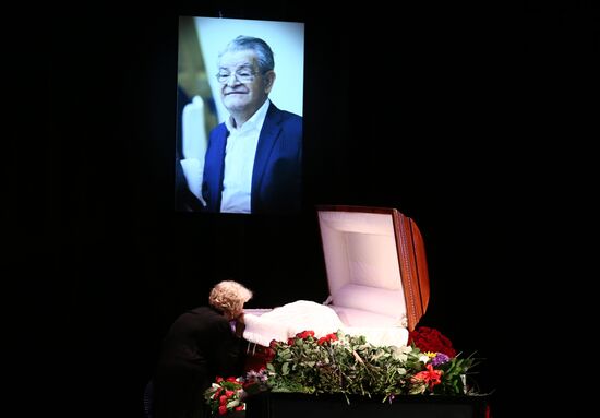 Paying last respects to Fazil Iskander