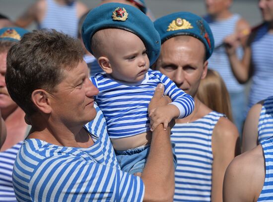 Celebrating Airborne Force Day in Russian cities