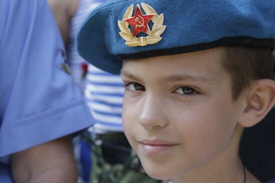 Celebrating Airborne Force Day in Russian cities