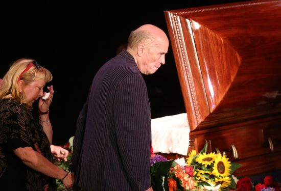 Paying last respects to Fazil Iskander