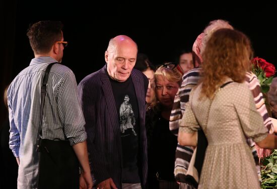 Paying last respects to Fazil Iskander
