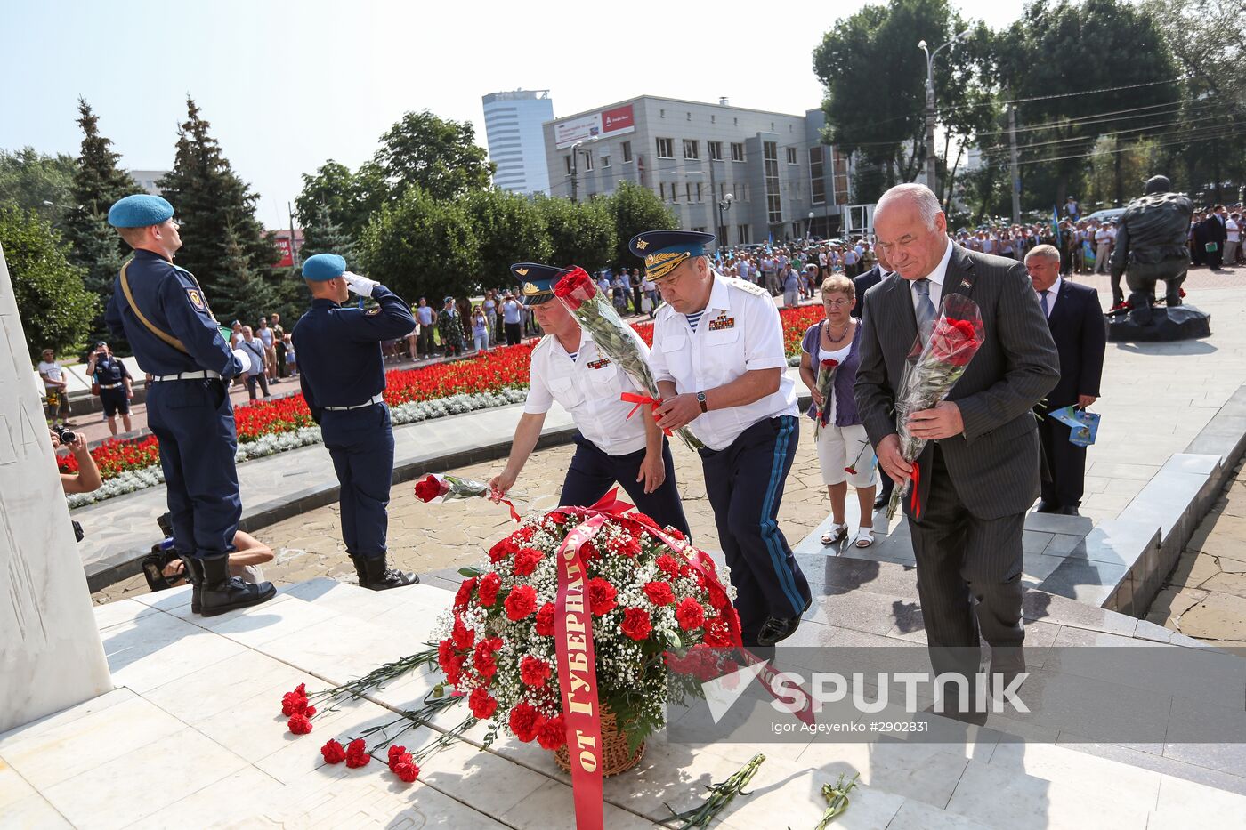 Celebrating Airborne Force Day in Russian cities