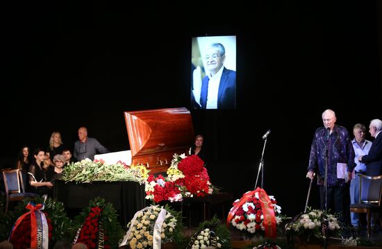 Paying last respects to Fazil Iskander