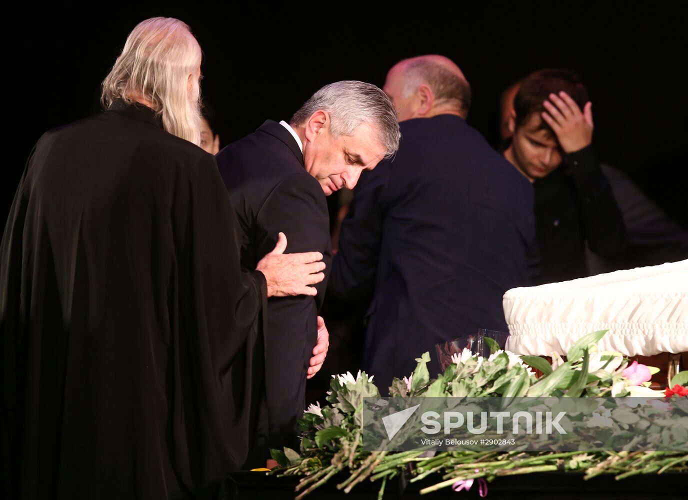 Paying last respects to Fazil Iskander