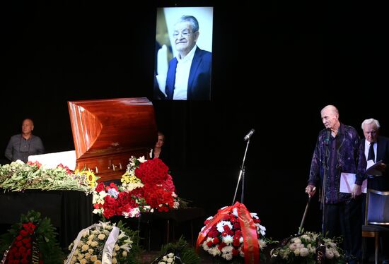 Paying last respects to Fazil Iskander