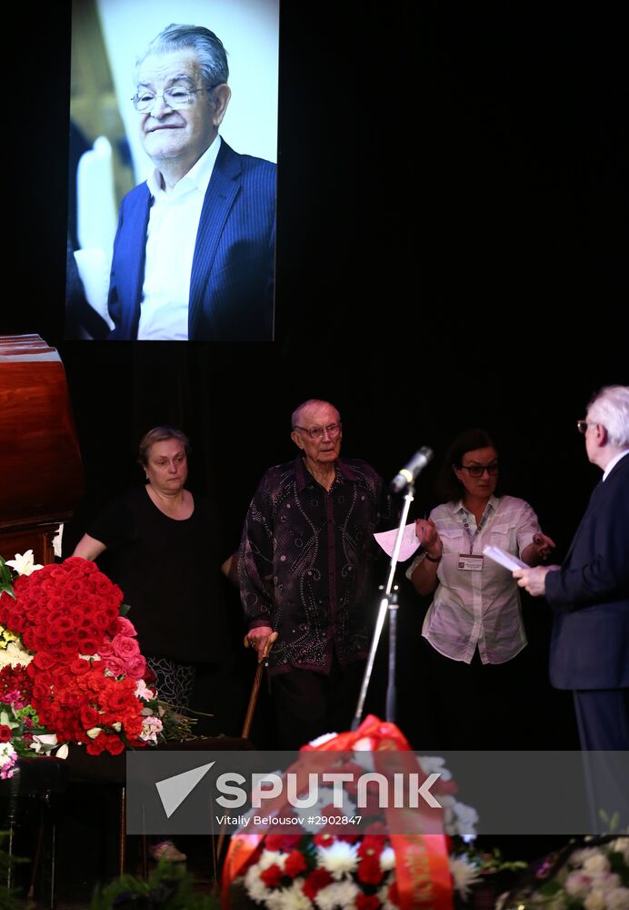 Paying last respects to Fazil Iskander