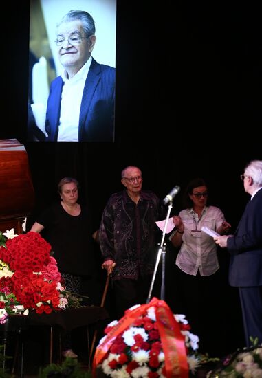 Paying last respects to Fazil Iskander