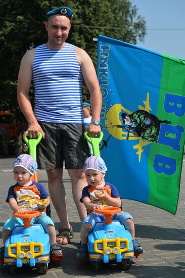 Celebrating Airborne Force Day in Russian cities