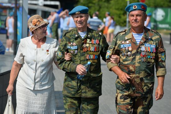 Celebrating Airborne Force Day in Russian cities