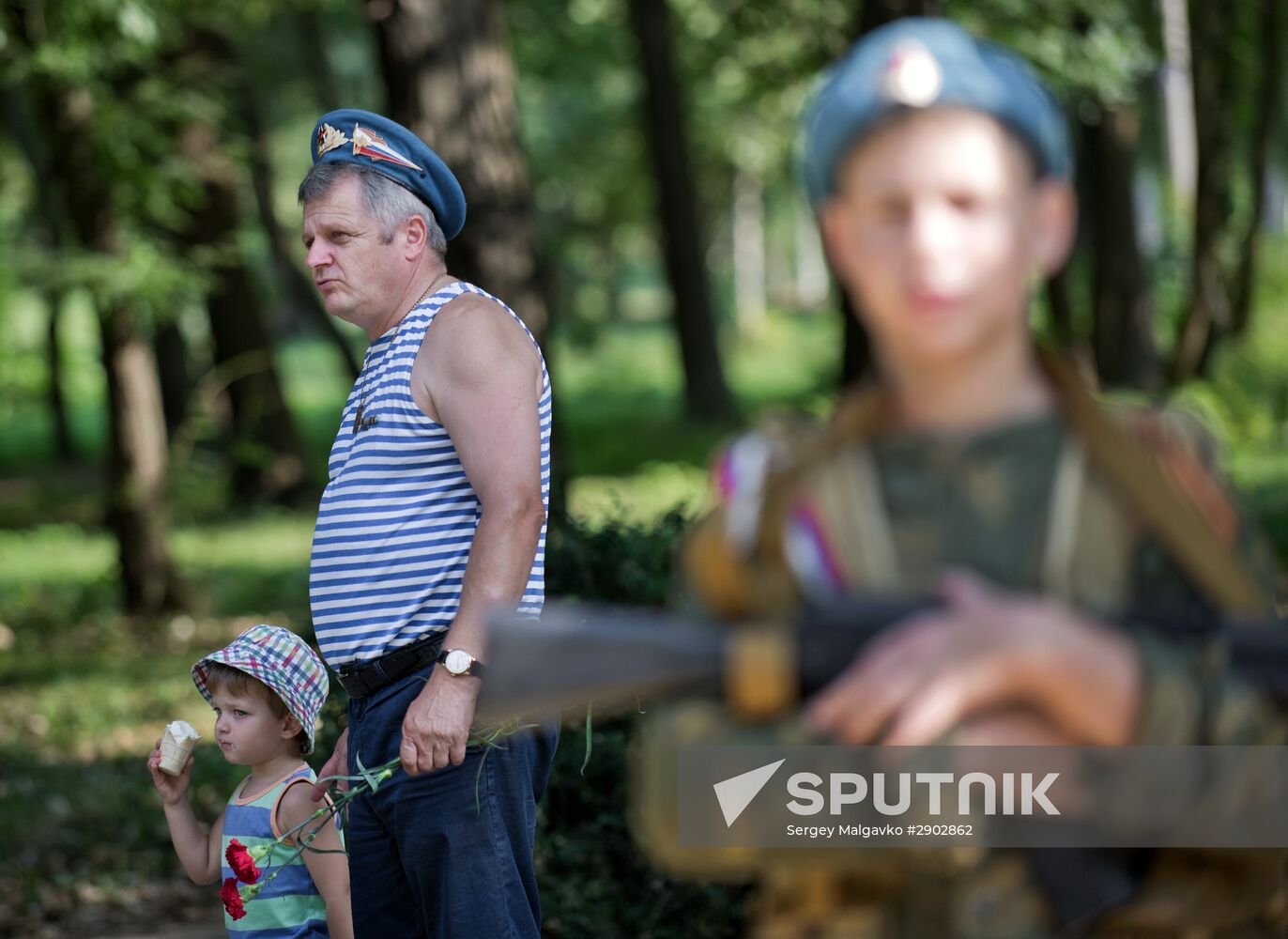 Celebrating Airborne Force Day in Russian cities