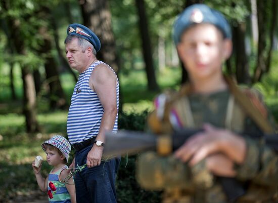 Celebrating Airborne Force Day in Russian cities