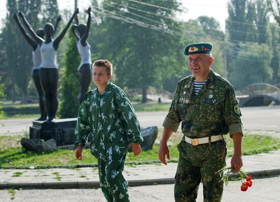 Celebrating Airborne Force Day in Russian cities