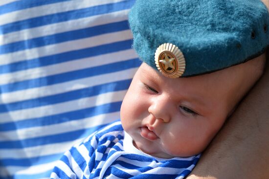 Celebrating Airborne Force Day in Russian cities