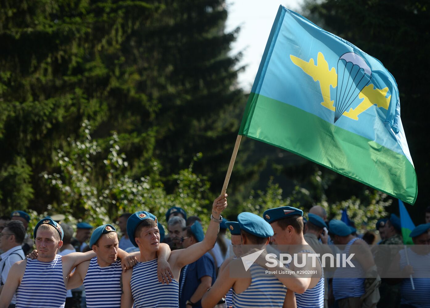 Celebrating Airborne Force Day in Russian cities