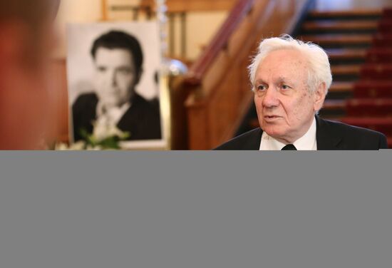 Paying last respects to Fazil Iskander