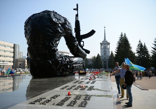 Celebrating Airborne Force Day in Russian cities