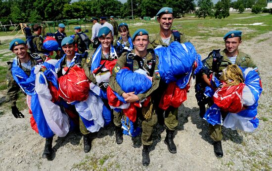 Celebrating Airborne Force Day in Russian cities