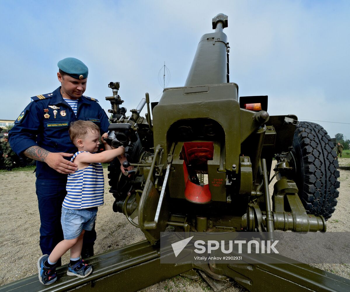 Celebrating Airborne Force Day in Russian cities