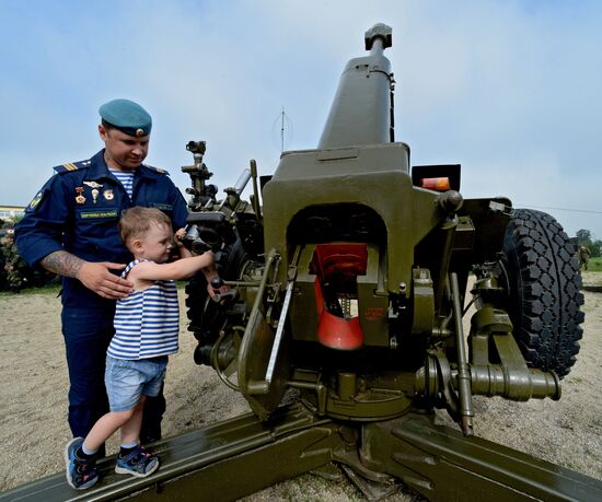 Celebrating Airborne Force Day in Russian cities