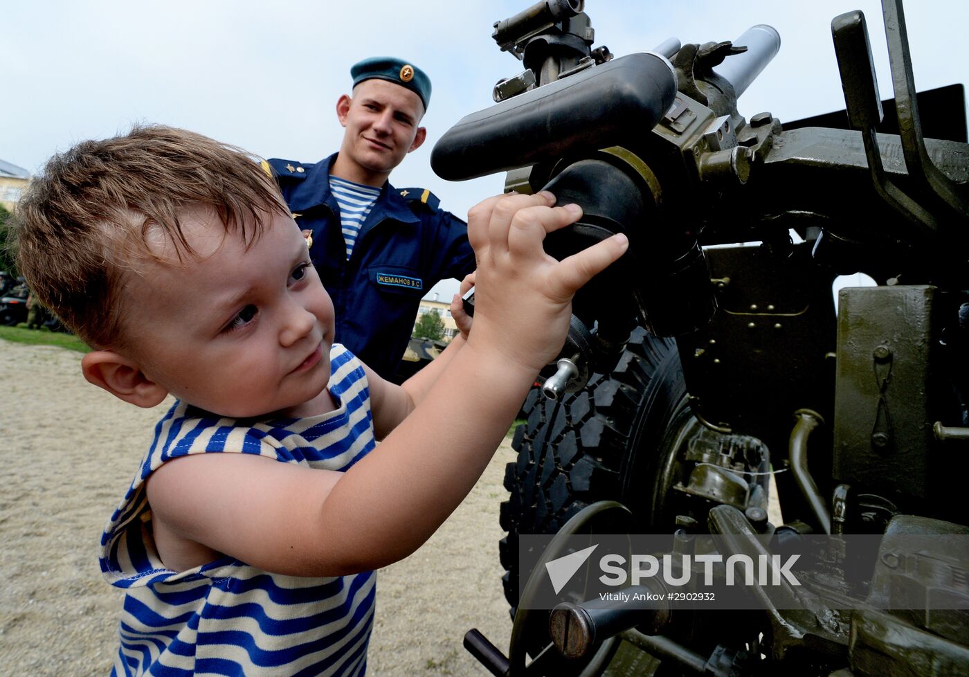 Celebrating Airborne Force Day in Russian cities