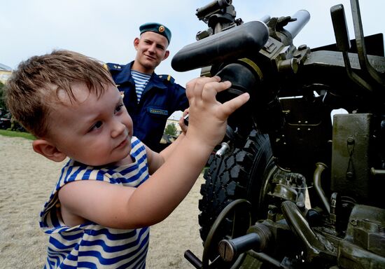 Celebrating Airborne Force Day in Russian cities