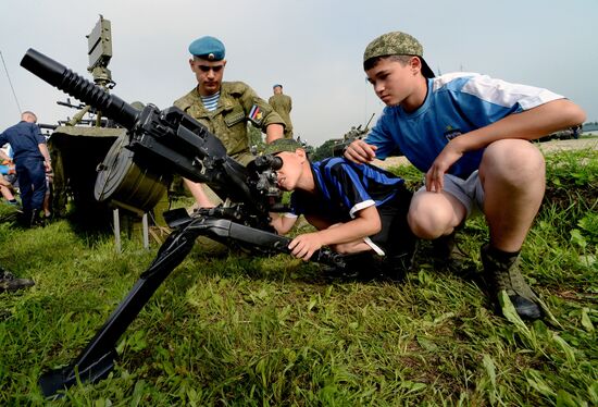 Celebrating Airborne Force Day in Russian cities