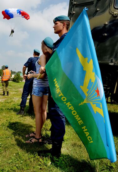 Celebrating Airborne Force Day in Russian cities