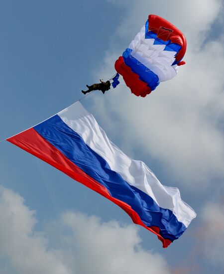 Celebrating Airborne Force Day in Russian cities