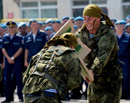Celebrating Airborne Force Day in Russian cities