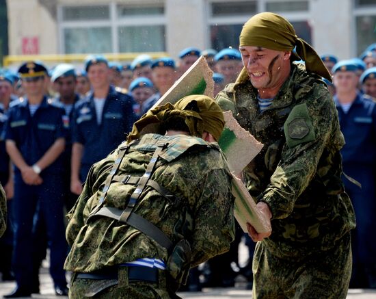 Celebrating Airborne Force Day in Russian cities