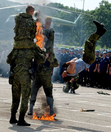 Celebrating Airborne Force Day in Russian cities