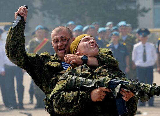 Celebrating Airborne Force Day in Russian cities