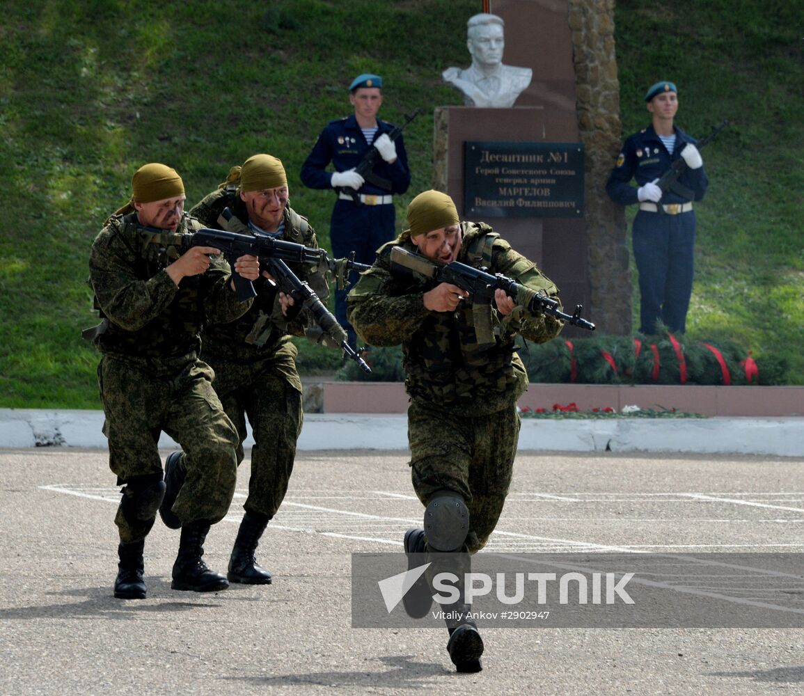 Celebrating Airborne Force Day in Russian cities